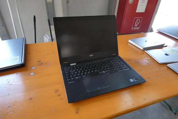 Fujitsu Lifebook - i5 8th Gen - Pro Windows Modell: U-Series U758